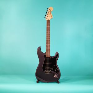 Guitarra eléctrica Squier Stratocaster Affinity Series Charcoal Frost Metallic SEMINUEVO