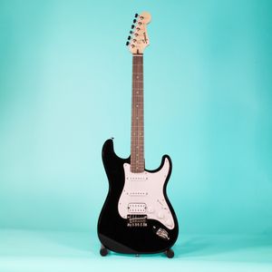 Guitarra eléctrica Squier Stratocaster Bullet HT HSS Black SEMINUEVO