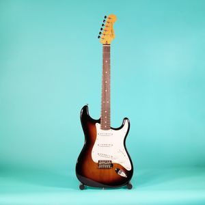 Guitarra eléctrica Squier Stratocaster 60s Classic Vibe 3-Color Sunburst SEMINUEVO