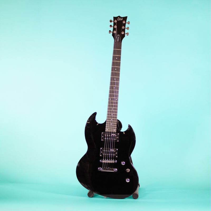 Guitarra-electrica-LTD-VIPER-10---Black-OPENBOX-1