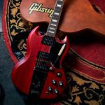 8-guitarra-electrica-gibson-sg-standard-61-faded-maestro-vibrola-vintage-cherry-1112569