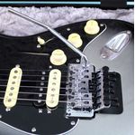 4-guitarra-electrica-fender-ultra-luxe-strat-hss-fr-mn-svb-1112515