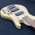 1095220-Fretless-1.JPG