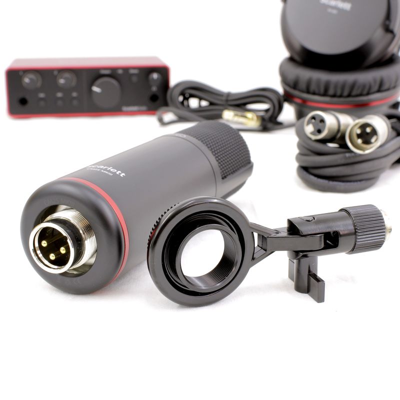 8-pack-de-audio-focusrite-studio-scarlett-solo-4th-gen-openbox-213221-1.JPG
