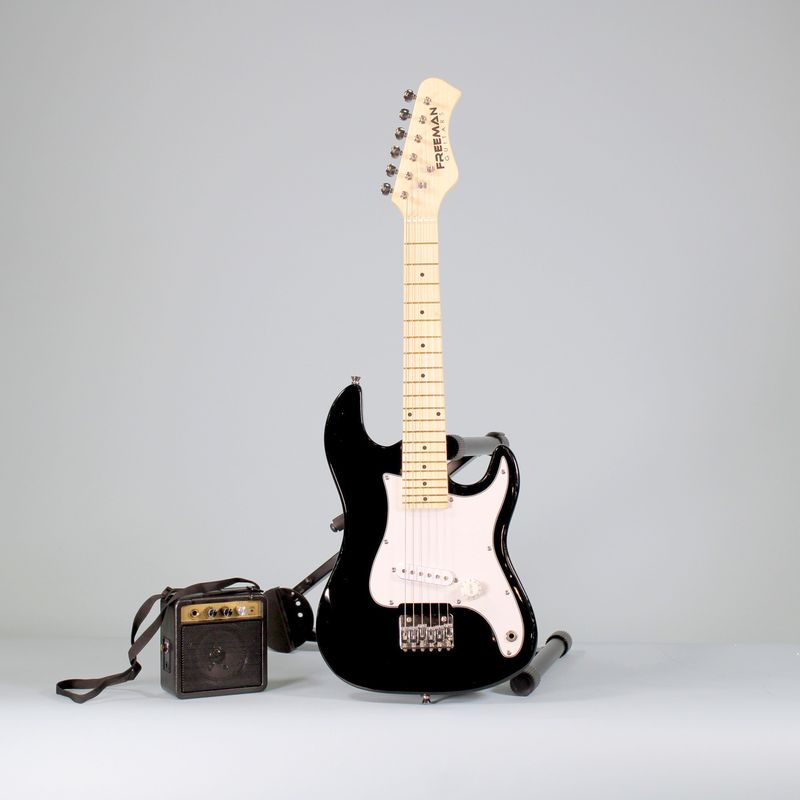 1-strato-kid-bk-pack-guitarra-electrica-freeman-openbox-209798-1.jpg